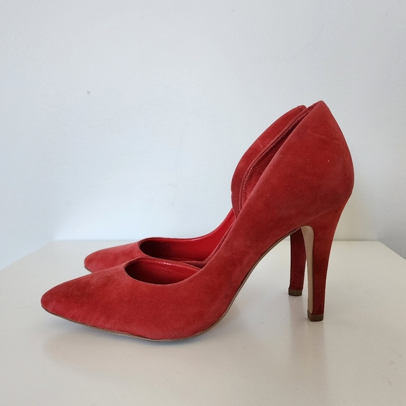 BCBG Women's Red Suede Point Toe Pumps, size 5 - Picture 5 of 6